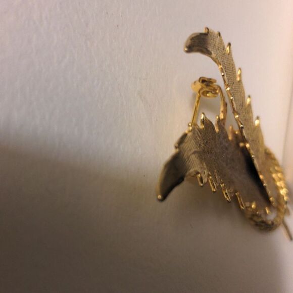 ‎vintage gold tone leaf brooch - Picture 8 of 8